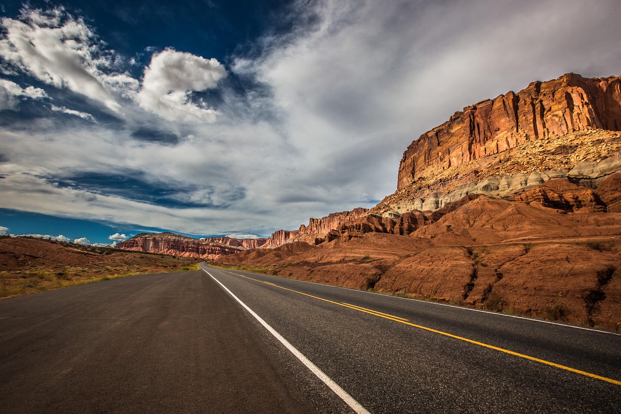 découvrez l'aventure ultime avec notre guide sur les road trips ! explorez des paysages à couper le souffle, des destinations incontournables et des astuces pour rendre votre voyage inoubliable. préparez-vous à vivre des moments mémorables sur la route !