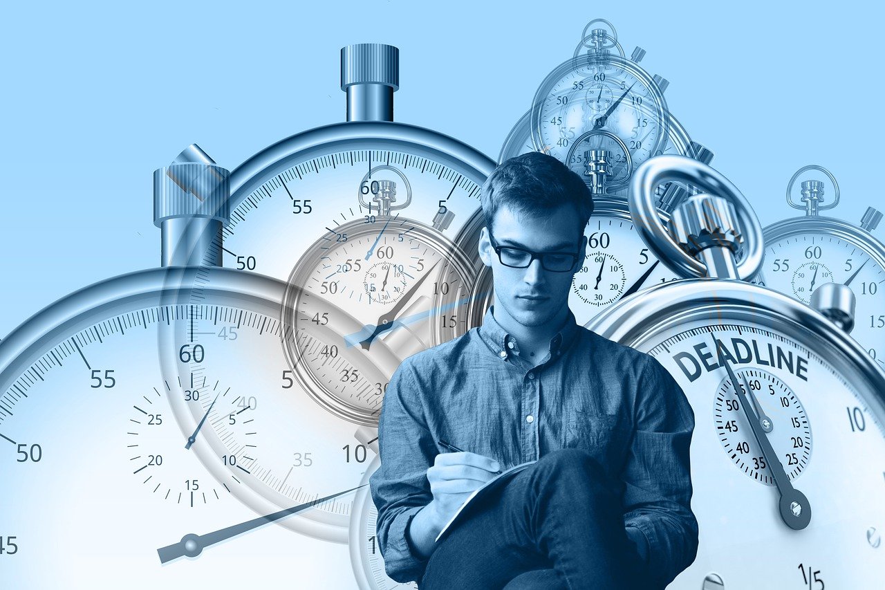 découvrez comment optimiser la gestion des fuseaux horaires pour améliorer la communication et la collaboration au sein de votre équipe. accédez à des outils et des stratégies pratiques pour naviguer facilement dans les différences de temps.