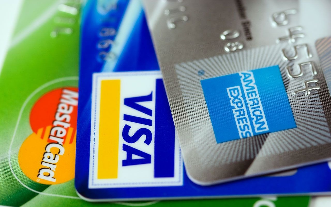 découvrez comment éviter les frais bancaires à l'étranger lors de l'utilisation de votre carte bancaire. conseils pratiques pour voyager sans frais cachés.