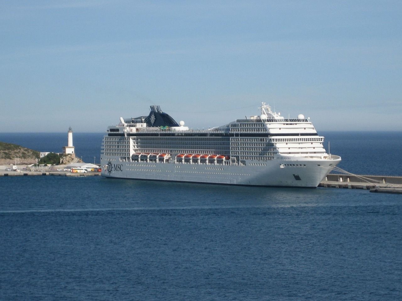 découvrez les merveilles de la méditerranée lors d'une croisière inoubliable alliant détente, culture et paysages époustouflants.