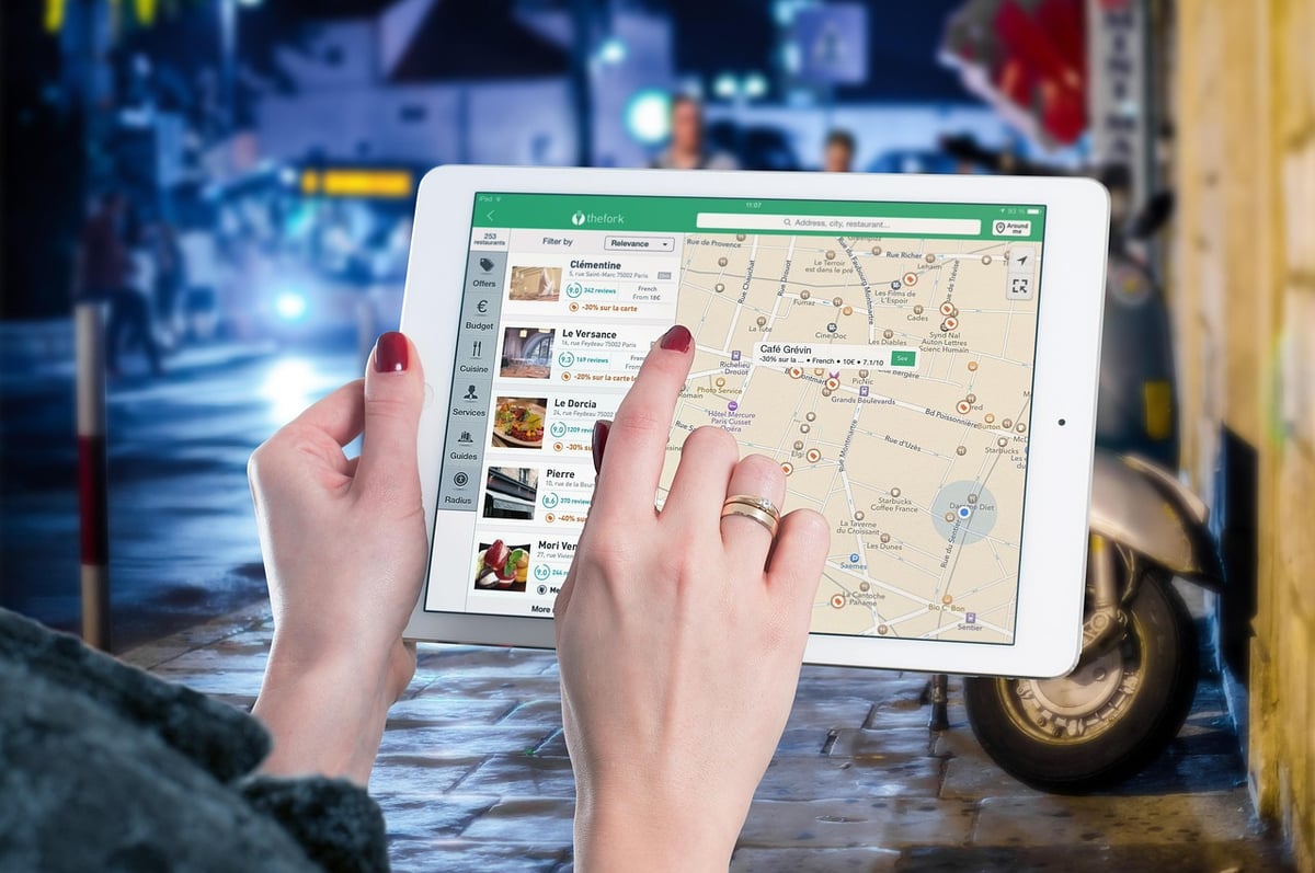 Les applications de voyage indispensables à installer avant de partir en 2025