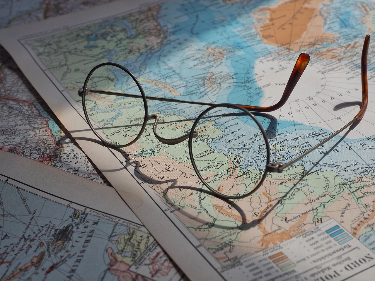 d&eacute;couvrez comment planifier et optimiser votre budget pour un tour du monde inoubliable, avec des astuces pour &eacute;conomiser sur l'h&eacute;bergement, les transports et les activit&eacute;s.